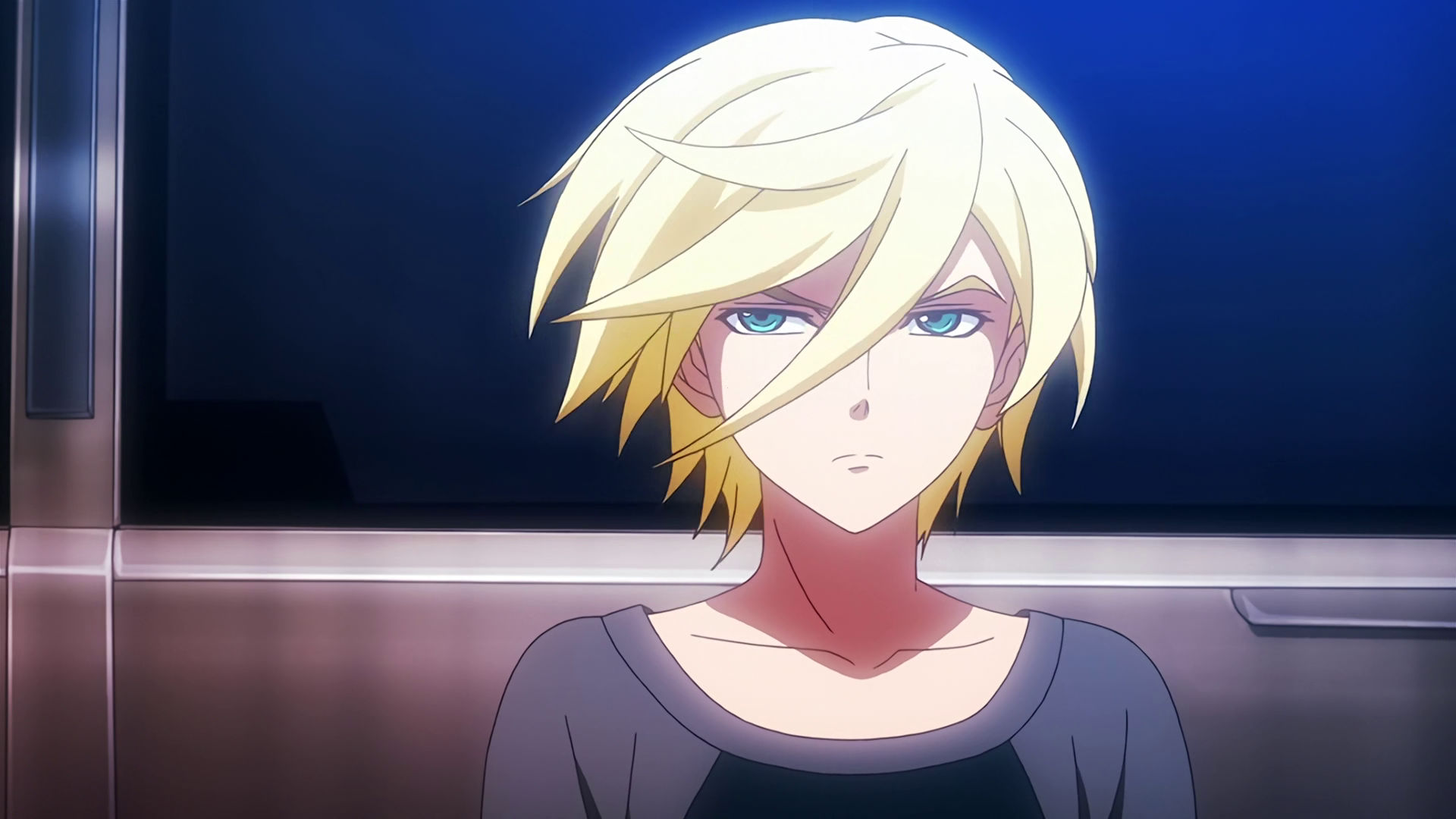 A young McGillis wearing a gray shirt.